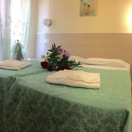 מלון Palace ג'וליאנובה